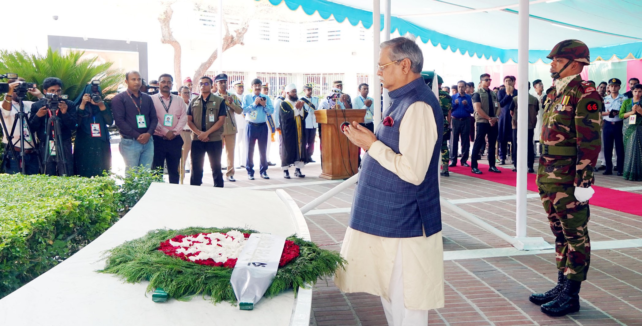 বঙ্গবন্ধুর সমাধিতে রাষ্ট্রপতির শ্রদ্ধা নিবেদন