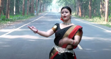 সুন্দরী যুবতী