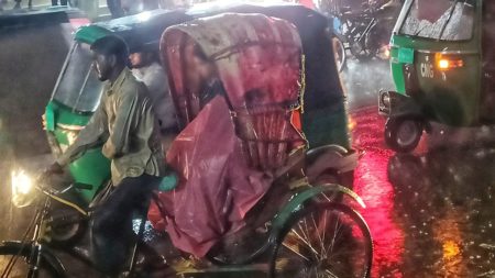 হঠাৎ শিলাবৃষ্টি, শীতল হলো পরিবেশ