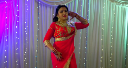 আম্রপালি দুবের লাস্যময়ী ড্যান্স দেখে নিয়ন্ত্রণহীন পবন সিং পবন সিং