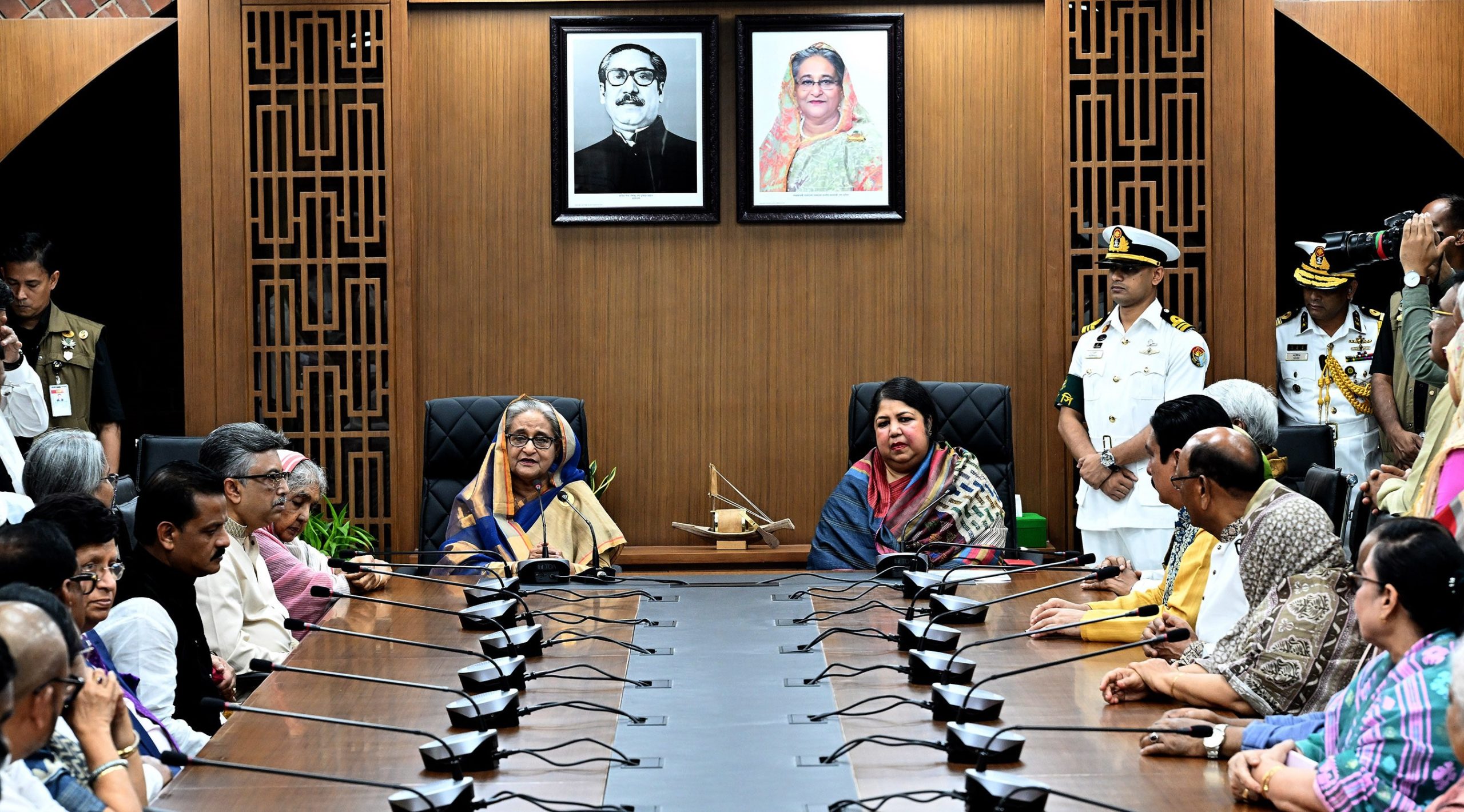 আল্লাহর কাছে প্রার্থনা করুন যাতে দেশের গণতন্ত্র অব্যাহত থাকে