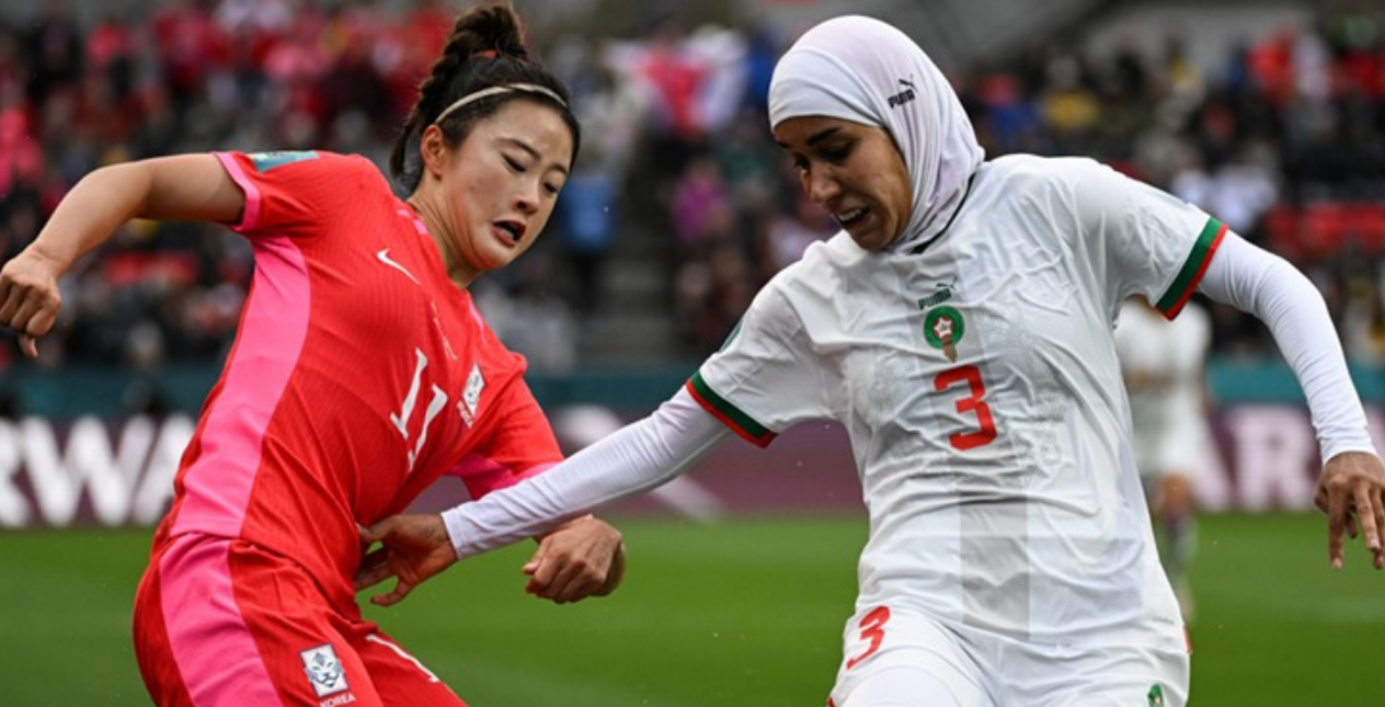 হিজাব পরে খেলা