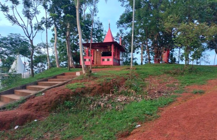 পর্যটকদের মন কাড়ছে শ্রীমঙ্গলে `লাল টিলা‍‍`