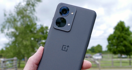 OnePlus-Nord-2T-in-Hand