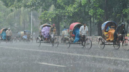 ভোর থেকেই রাজধানীতে বৃষ্টি, আরও যতদিন থাকতে পারে