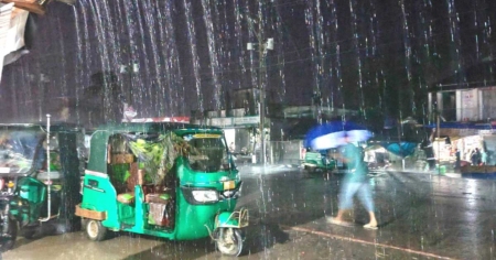 বঙ্গোপসাগরে লঘুচাপ, রাতের মধ্যেই যেসব জেলায় তীব্র বৃষ্টি হতে পারে তীব্র বৃষ্টি