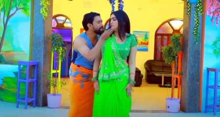 সবুজ শাড়িতে নীরাহুয়ার সঙ্গে উদ্দাম রোমান্সে মাতলেন আম্রপালি নীরাহুয়ার ও আম্রপালি