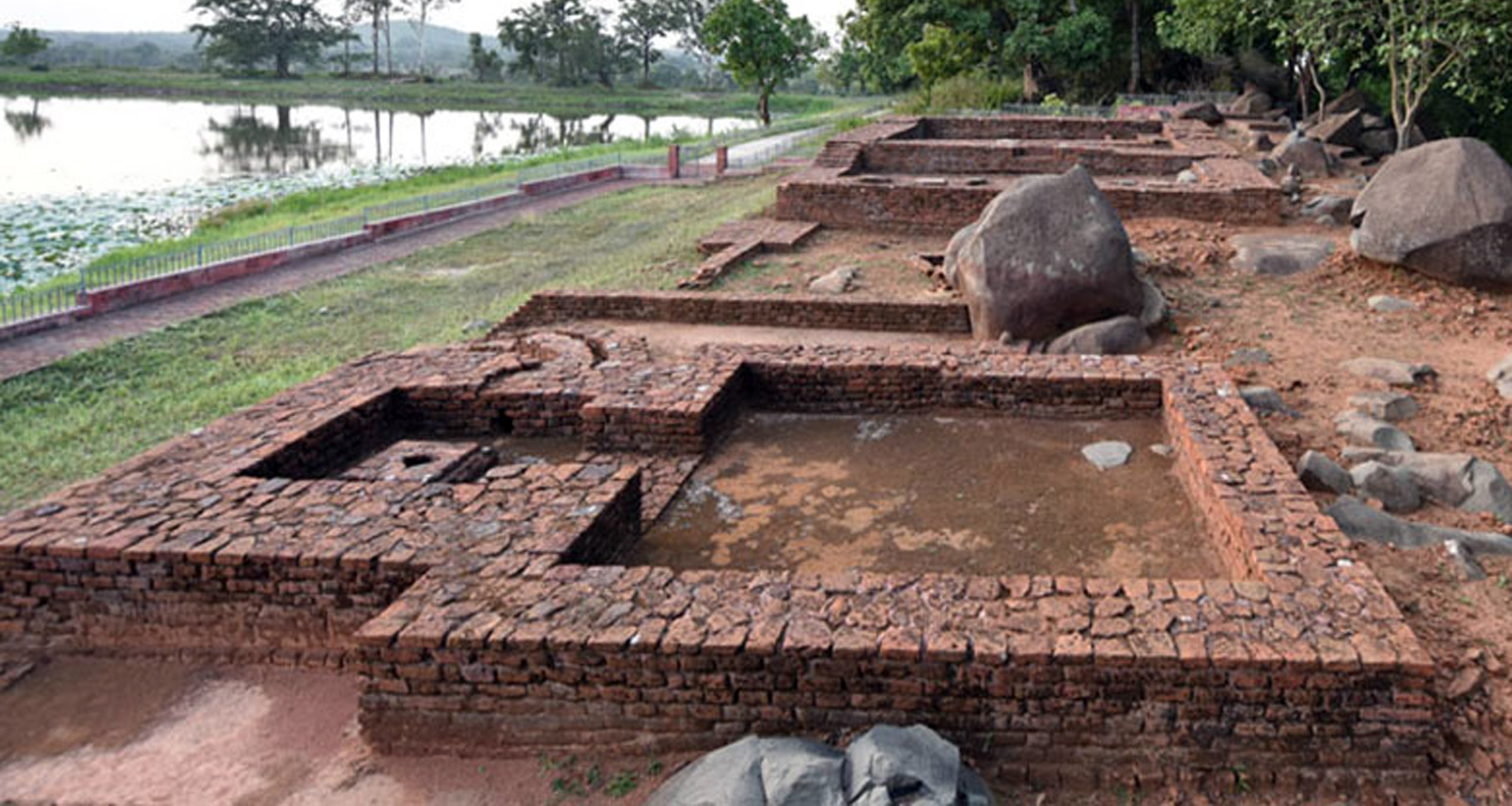 রহস্যময় শিলা