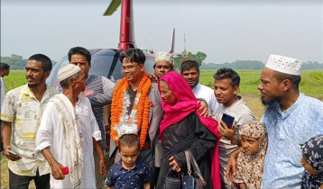 আলম গ্রামে ফিরলেন হেলিকপ্টারে, পূরণ হলো মায়ের স্বপ্ন