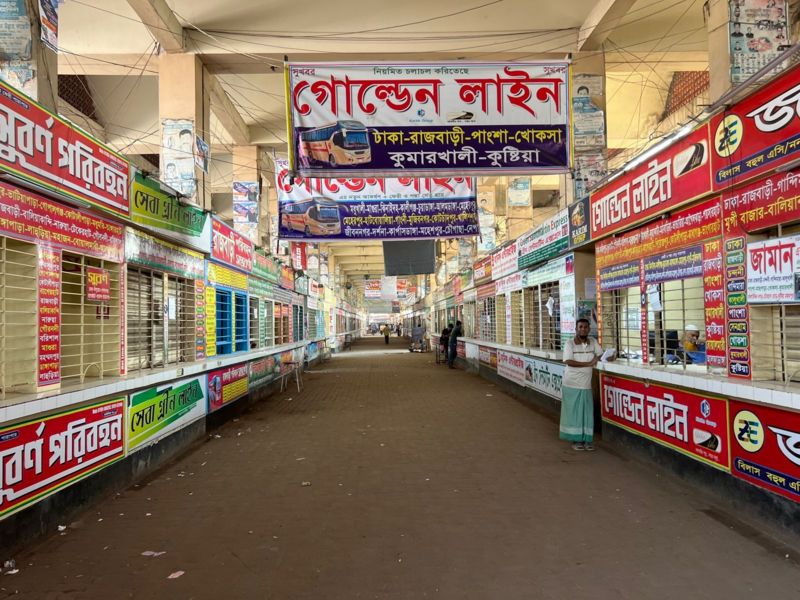 অবরোধের প্রথম দিন: ঢাকা থেকে ছাড়ছে না দূরপাল্লার বাস