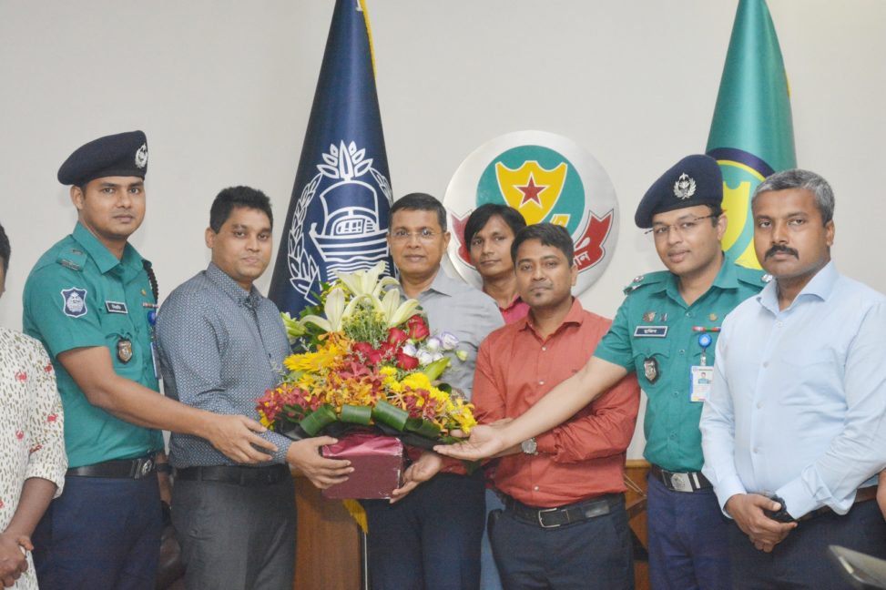 ডিএমপি কমিশনারকে ৩৪তম বিসিএস অল ক্যাডারস এসোসিয়েশন শুভেচ্ছা