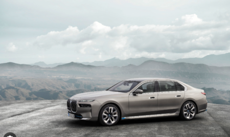 প্রথমবারের মতো দেশের বাজারে বিলাসবহুল গাড়ি BMW i7