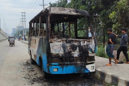 কালিয়াকৈরে তাকওয়া পরিবহনে আগুন