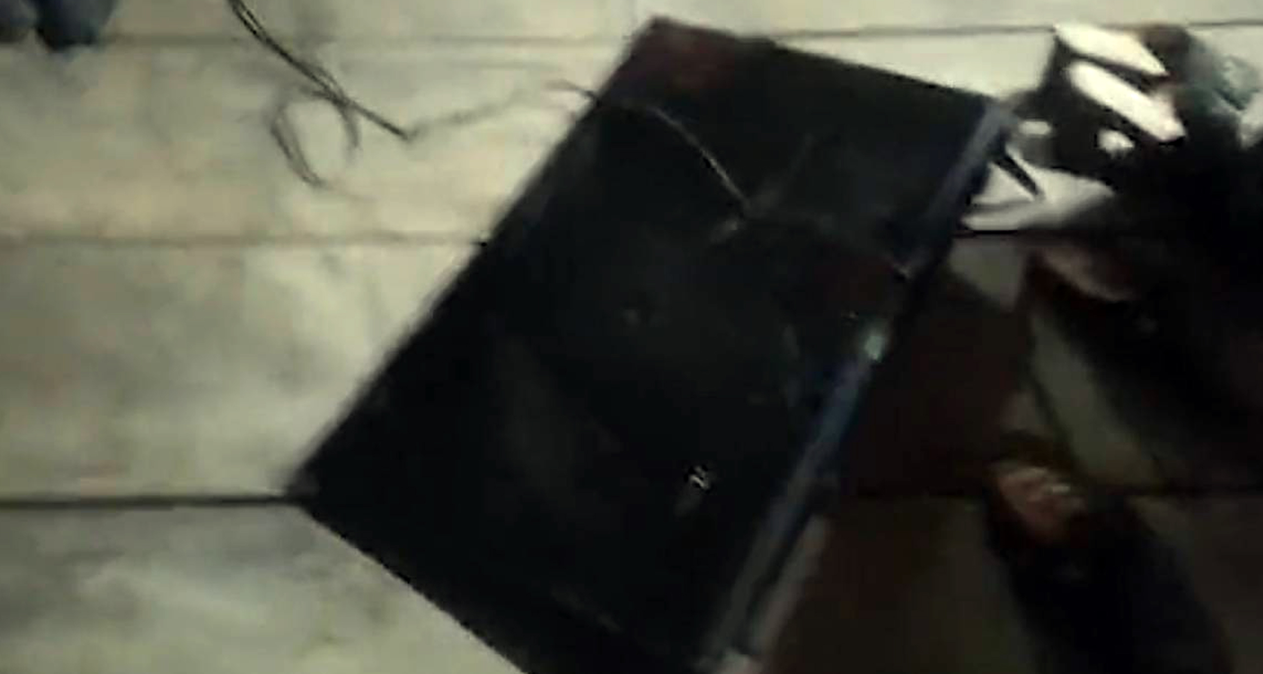 টিভি ভাঙছেন