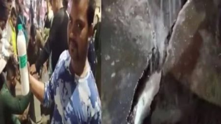 কল থেকে পানির বদলে বের হচ্ছে দুধের মতো তরল দুধের মতো তরল