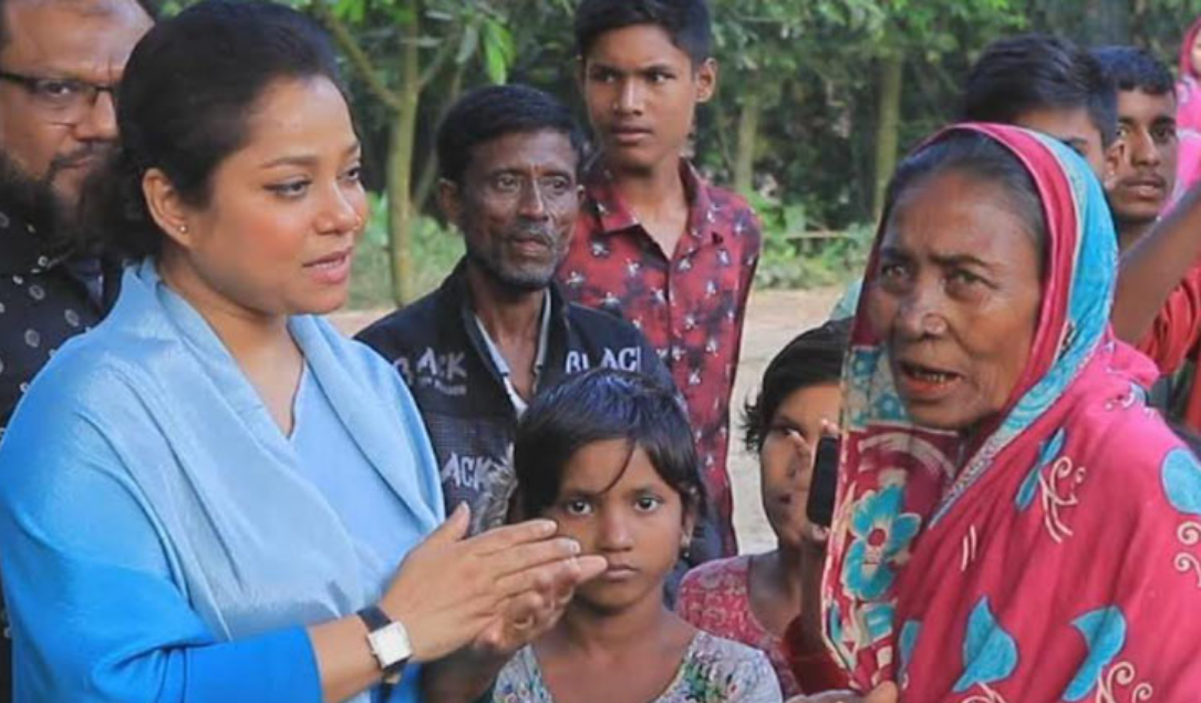কন্ঠশিল্পী ডলি সায়ন্তনী
