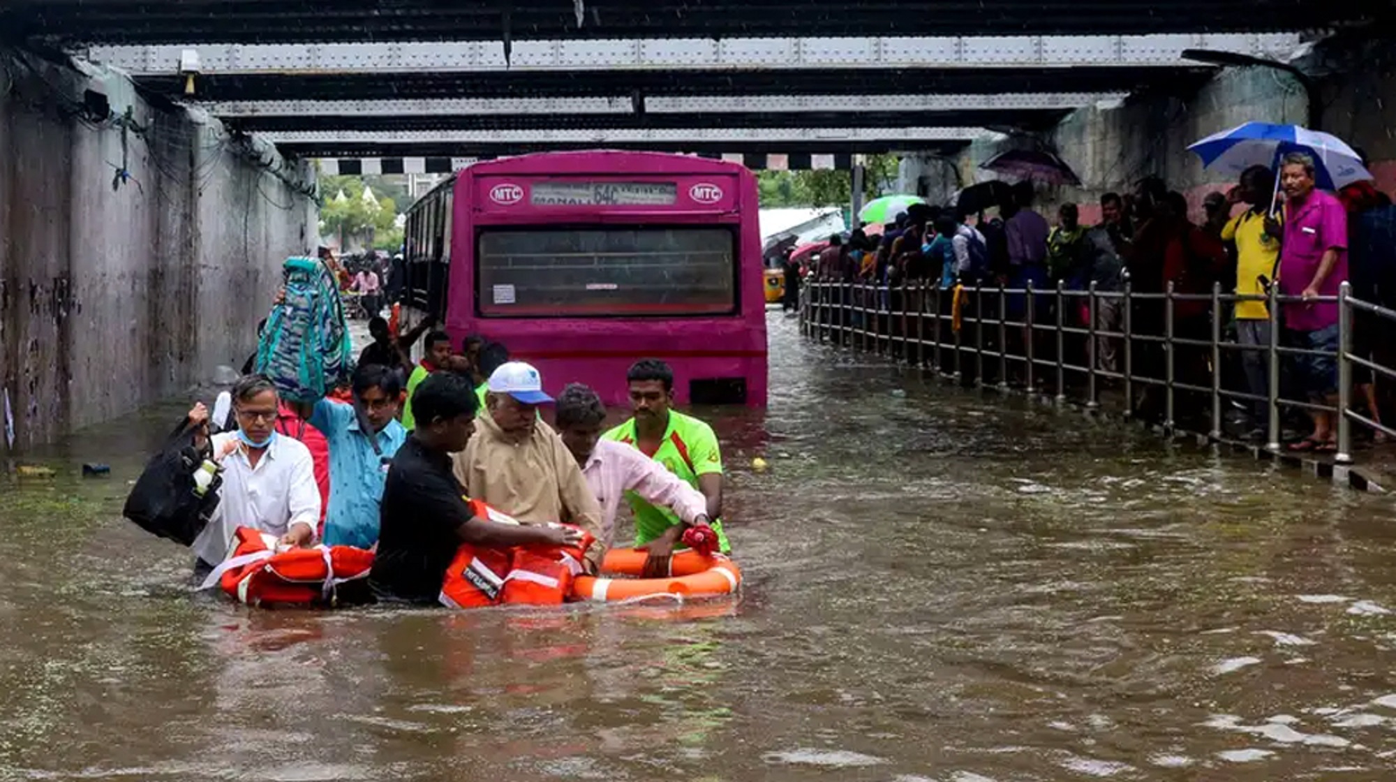 বৃষ্টিতে ডুবলো চেন্নাই