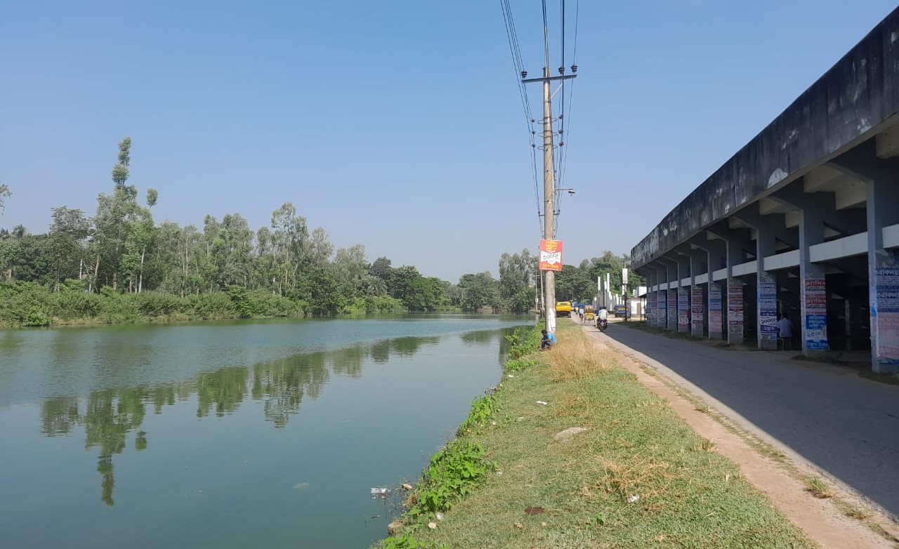 রেলওয়ের হ্রদে প্রশান্তি গাইবান্ধাবাসীর