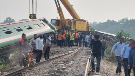 সন্ধ্যা ৭টার মধ্যে ঢাকা-ময়মনসিংহ সড়কে ট্রেন চলাচল স্বাভাবিকের আশা