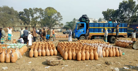 গুড় বেচাকেনা