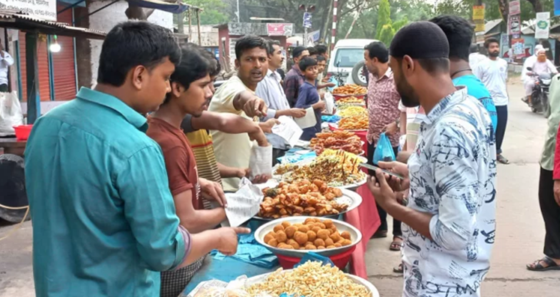 রাস্তার পাশে খোলা খাবার