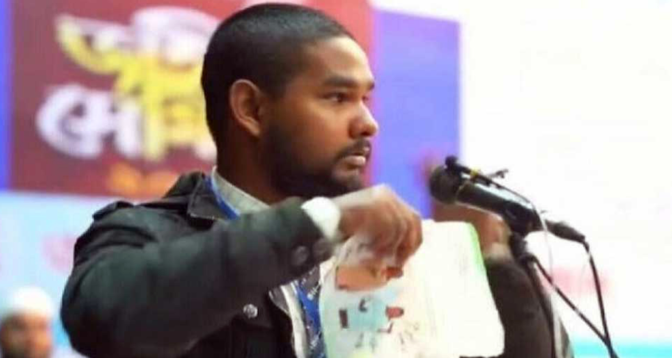 শিক্ষককে গ্রেফতার