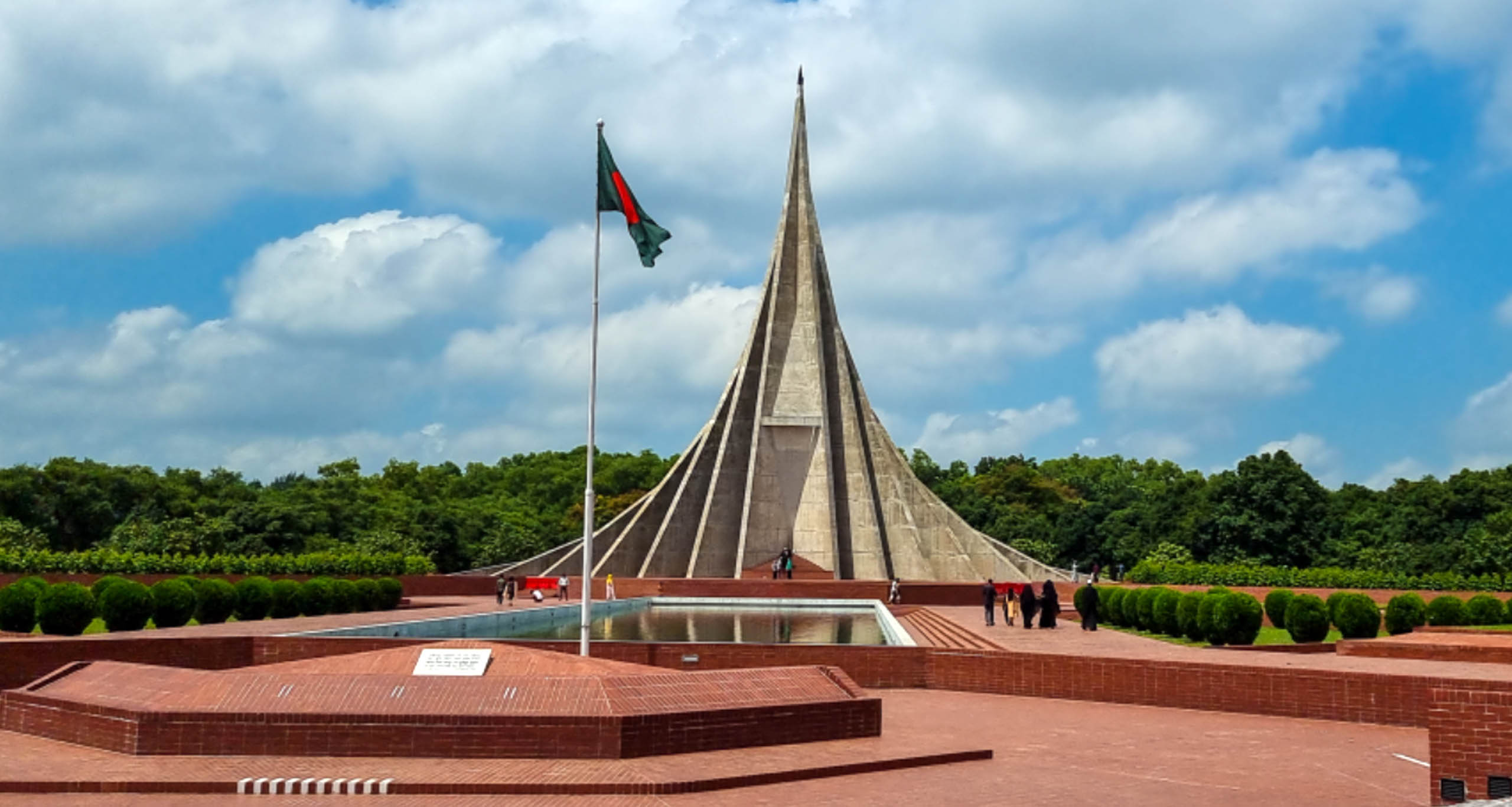 স্মৃতিসৌধে