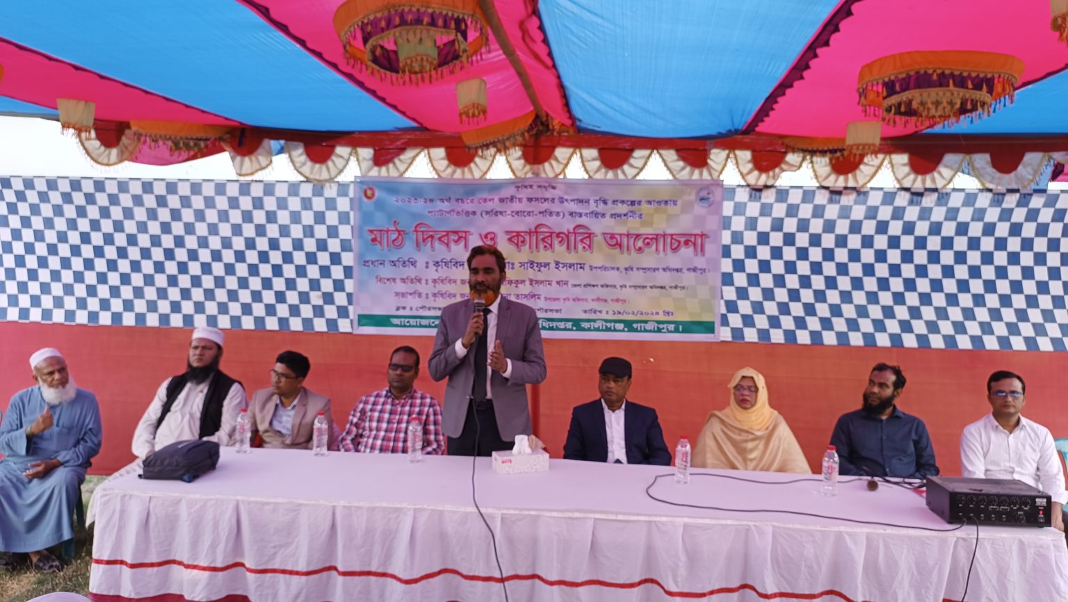 কালীগঞ্জ তেল জাতীয় ফসলের উৎপাদন বৃদ্ধি নিয়ে মাঠ দিবস