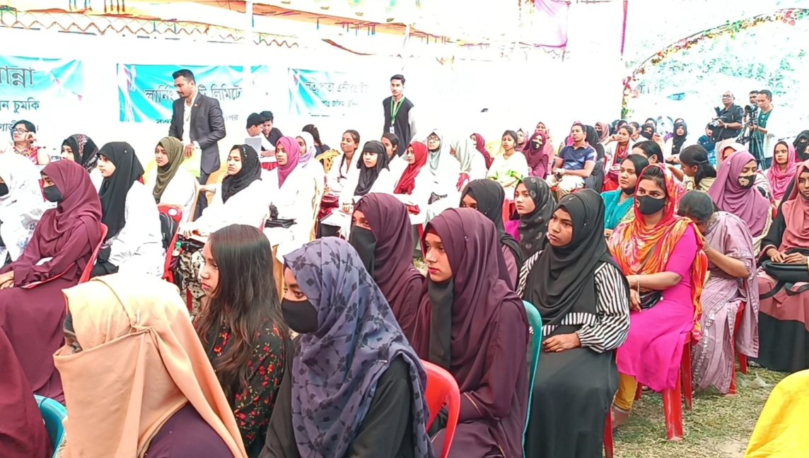 কালীগঞ্জে চাকরি মেলায় চাকরি পেলো ১০৫ প্রশিক্ষিত নারীর (2)