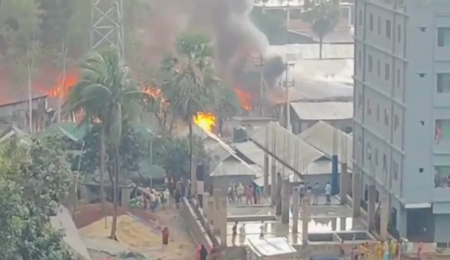 গাজীপুরে ঝুট গোডাউনে আগুন, নিয়ন্ত্রণে ৫ ইউনিট