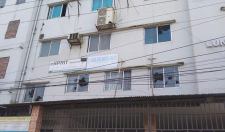 গাজীপুরে শ্রমিক নিহতের ঘটনায় কারখানায় ভাঙচুর, থানায় অভিযোগ গাজীপুরে শ্রমিক নিহতের ঘটনায় কারখানায় ভাঙচুর, থানায় অভিযোগ