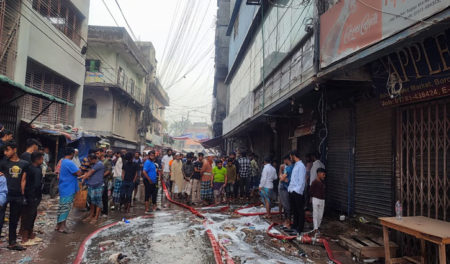 টঙ্গীতে বহুতল ভবনে লাগা আগুনে দগ্ধ ৬