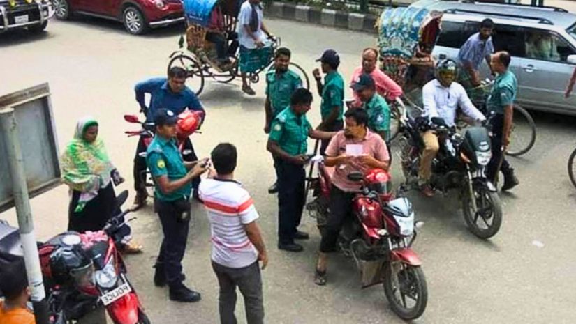 ট্রাফিকের জরিমানা আদায়