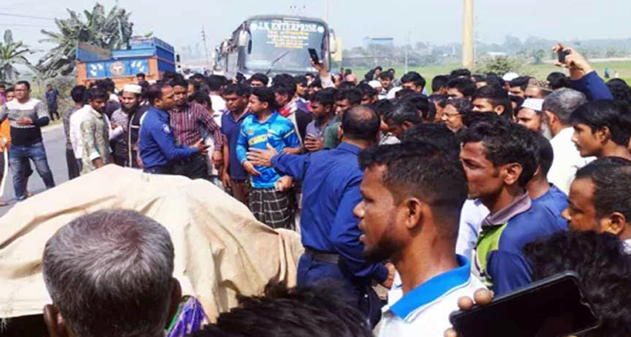 বাস-সিএনজি সংঘর্ষ