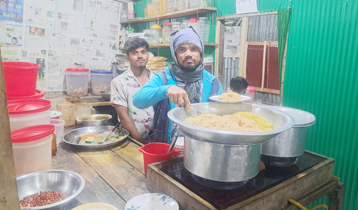 মুখোরোচক খাবার বিক্রি করে সোহেল এখন স্বাবলম্বী