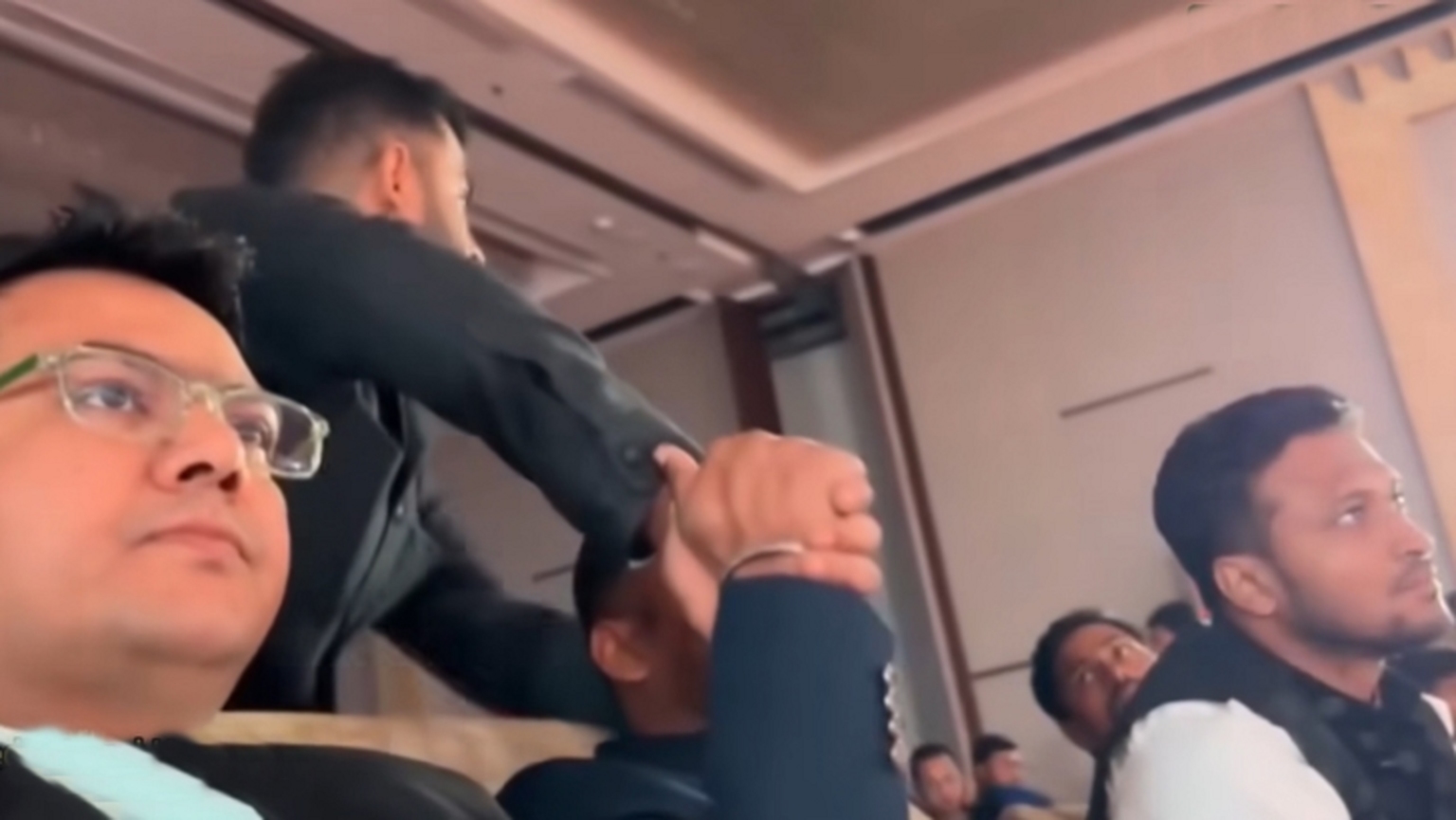 সাকিবের সঙ্গে