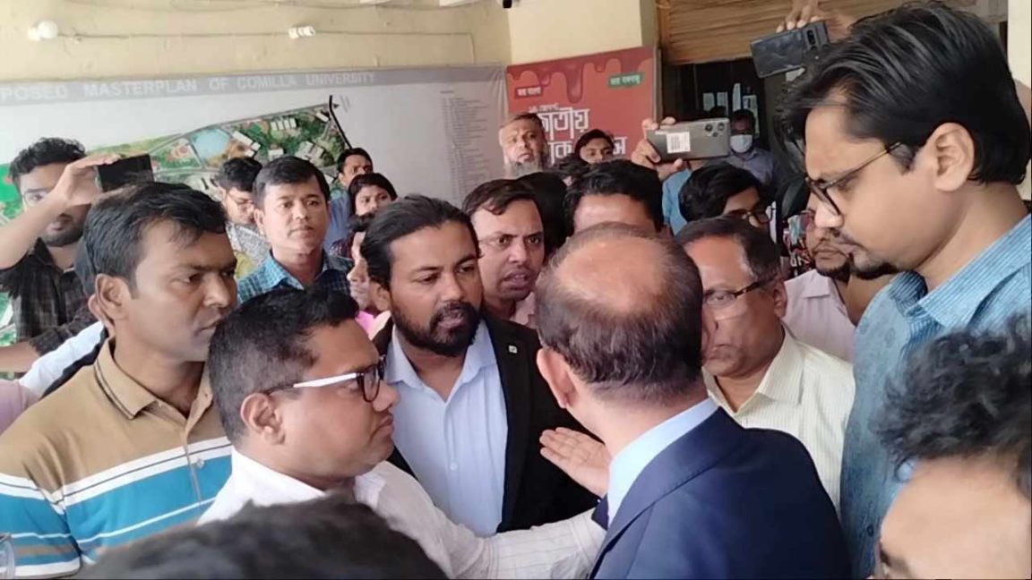 উপাচার্যের যোগ্যতা নিয়ে প্রশ্ন, পদত্যাগ করতে বললেন কুবি শিক্ষক