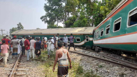 ট্রেন লাইনচ্যুত