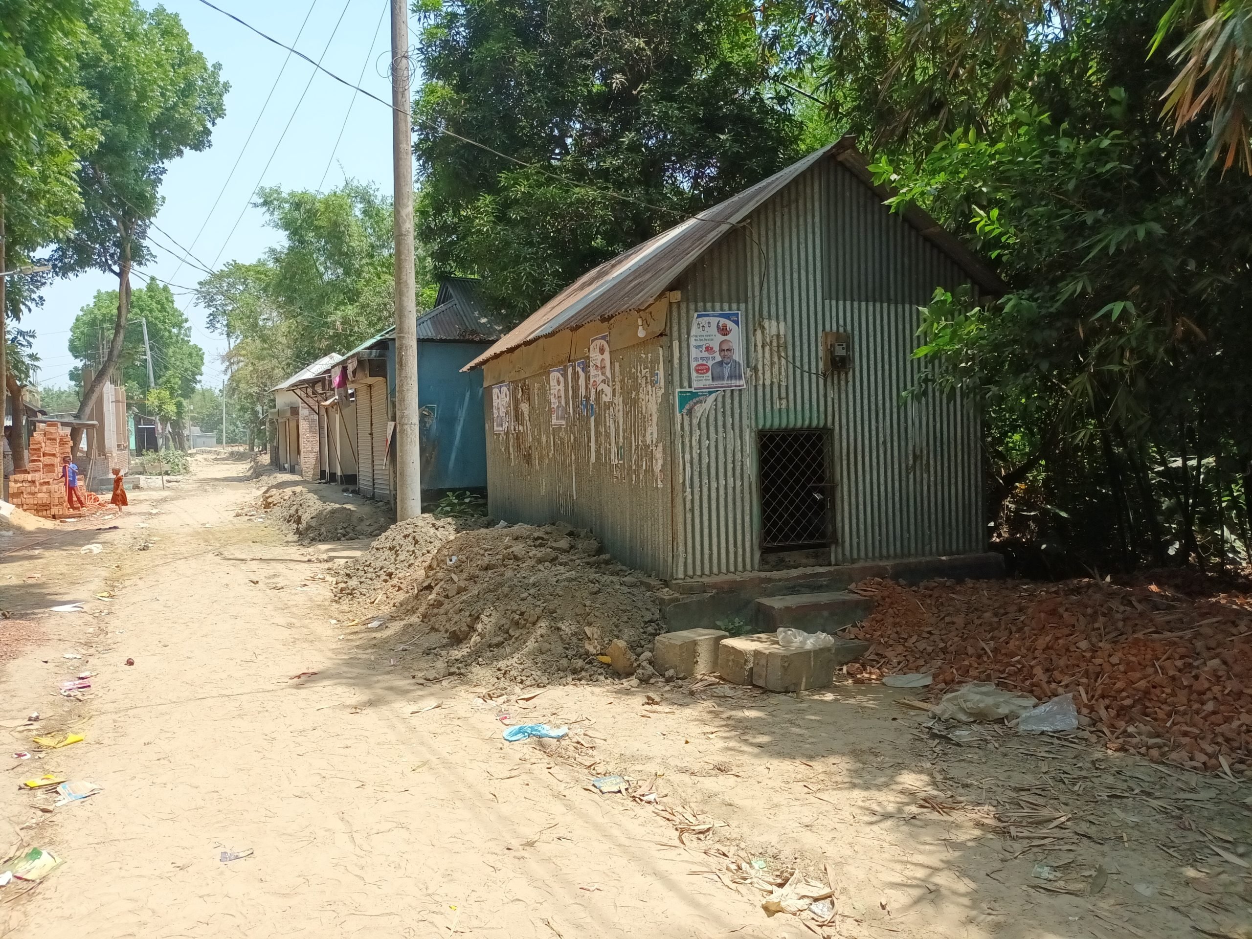 মসজিদের জমিতে নির্মিত হচ্ছে রাস্তা
