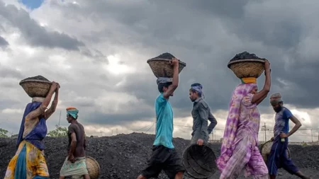 মহান মে দিবস : শ্রমজীবী মানুষের অধিকার আদায়ের দিন আজ