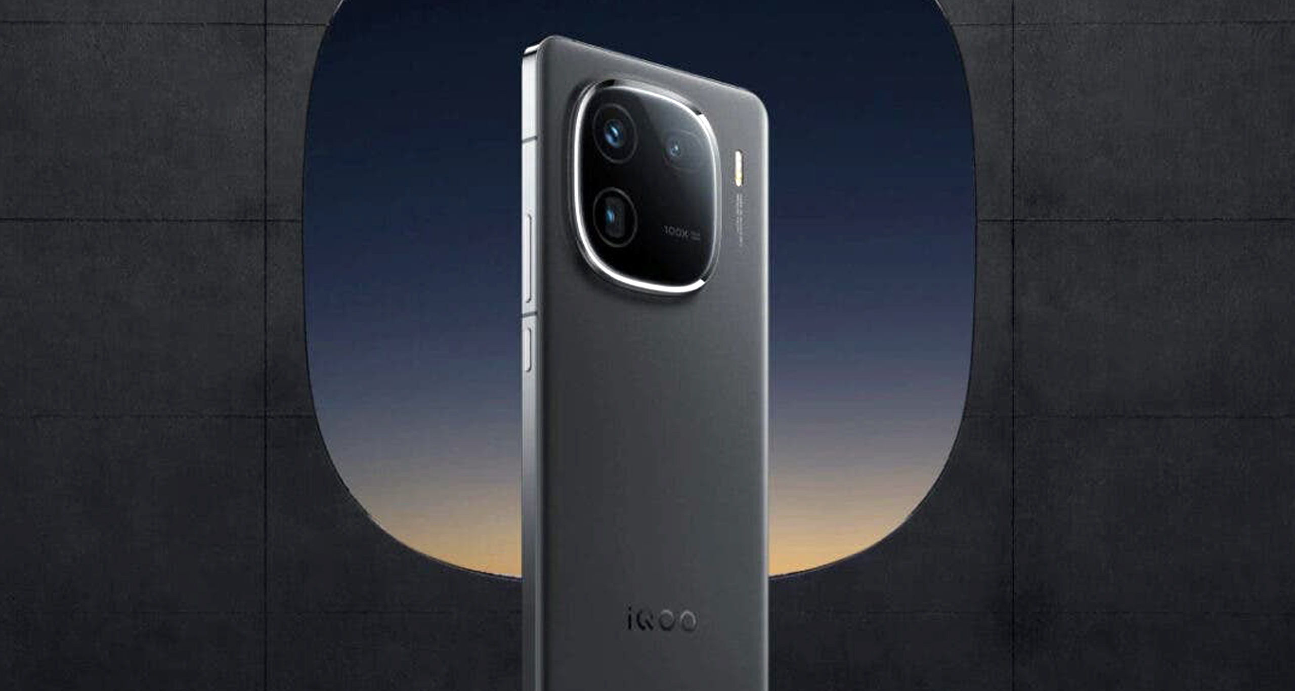 iQOO 13 Smartphone