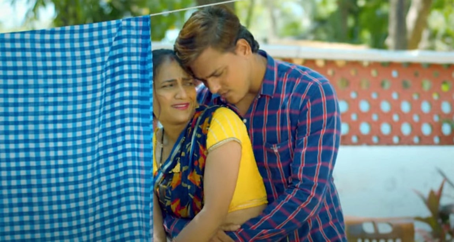 নিয়ন্ত্রণ হারাবেন এই সাহসী ওয়েব সিরিজ দেখলে, ঘরের দরজা বন্ধ করে উপভোগ করুন ওয়েব সিরিজ