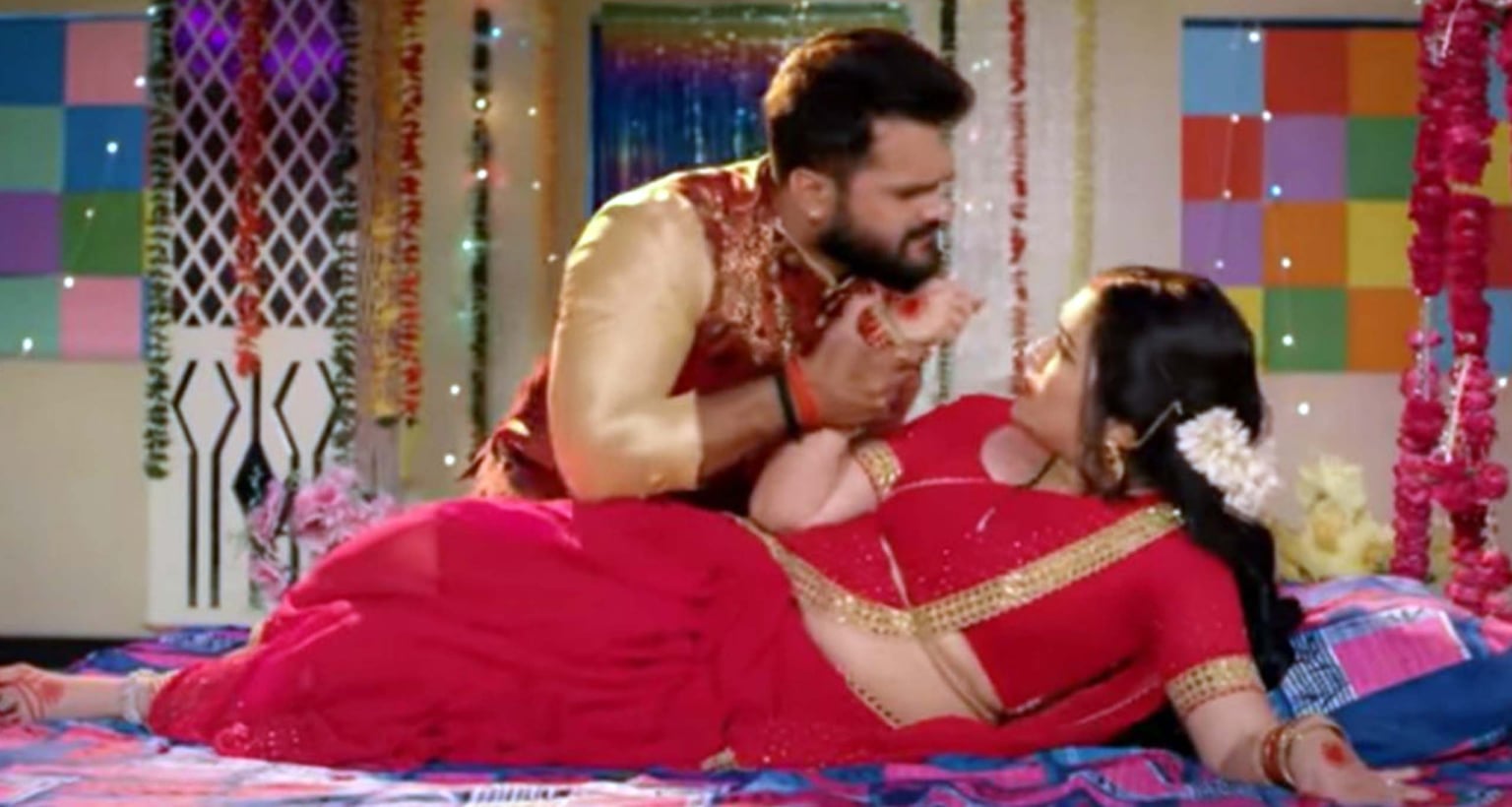 বিয়ের আগেই স.হ.বা.স, সুখ পেলেই বিয়ে রোমান্স