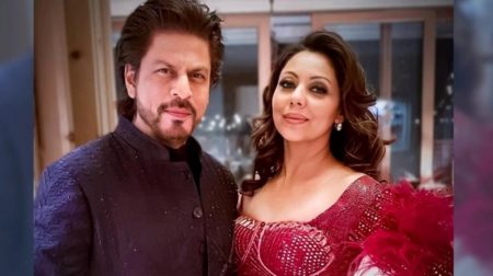 শাহরুখকে দেখতে হাসপাতালে ছুটে গেলেন গৌরী শাহরুখকে