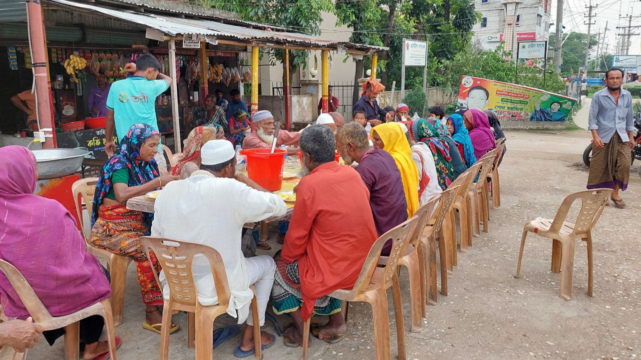 সাদ্দামের রেস্তোরাঁয় বিনামূল্যে মাংস দিয়ে ভাত খান অসহায়রা