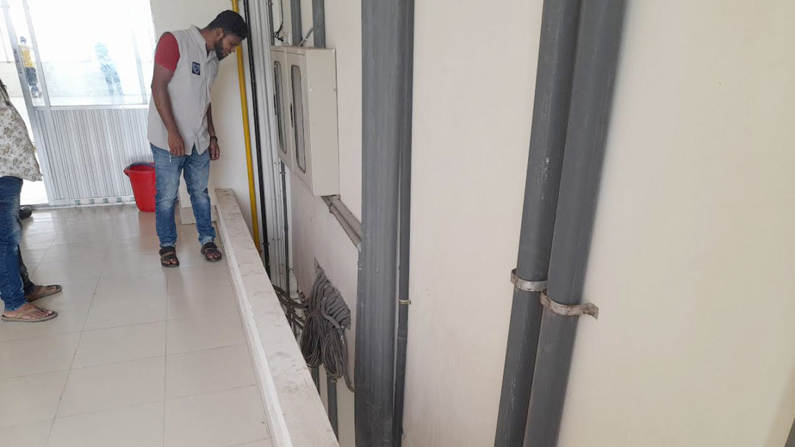 হাসপাতালের ভবনের ফাঁক দিয়ে পড়ে রোগীর মৃত্যু