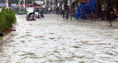 তলিয়ে গেছে চট্টগ্রামের নিম্নাঞ্চল, দুর্ভোগ চরমে