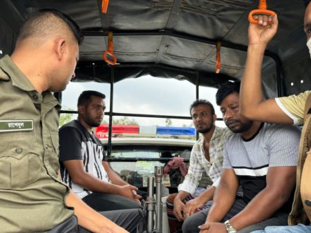 কালীগঞ্জে কৃষি জমি ভরাট ও মাটি কাটার দায়ে জেল-জরিমানা (3)