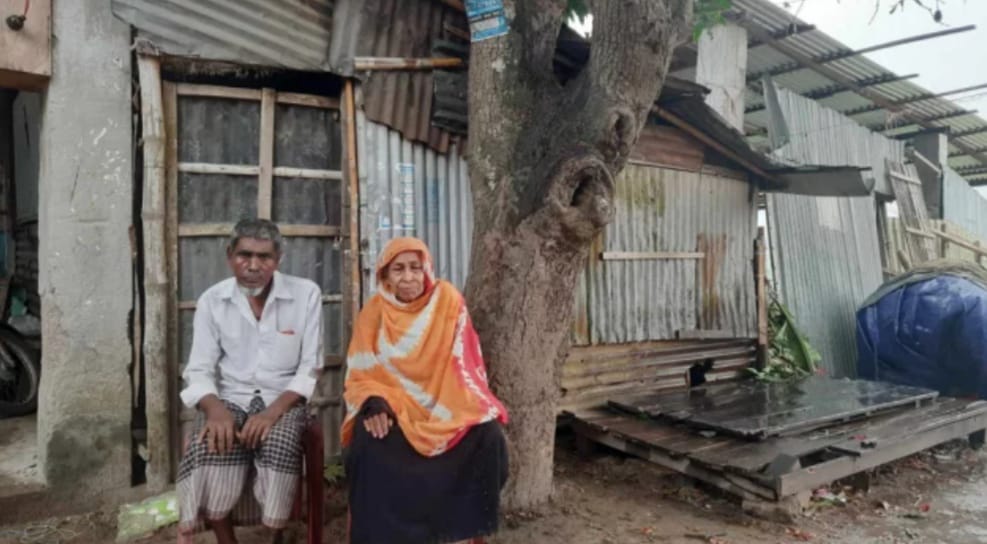 দোকানে তালা দিয়েছে আ’লীগ নেতা, প্রতিকার না পেয়ে ইউএনওর কাছে অভিযোগ (1)