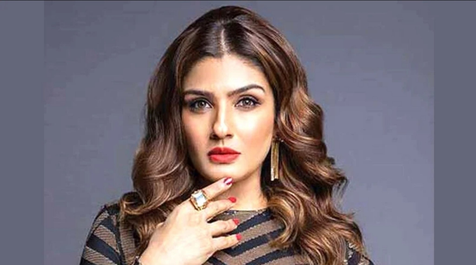 এক অভিনেতার ঠোঁট আমার ঠোঁটে লাগায় বমি আসছিল : রাভিনা ট্যান্ডন রাভিনা ট্যান্ডন